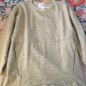Medium pullover with front pockets